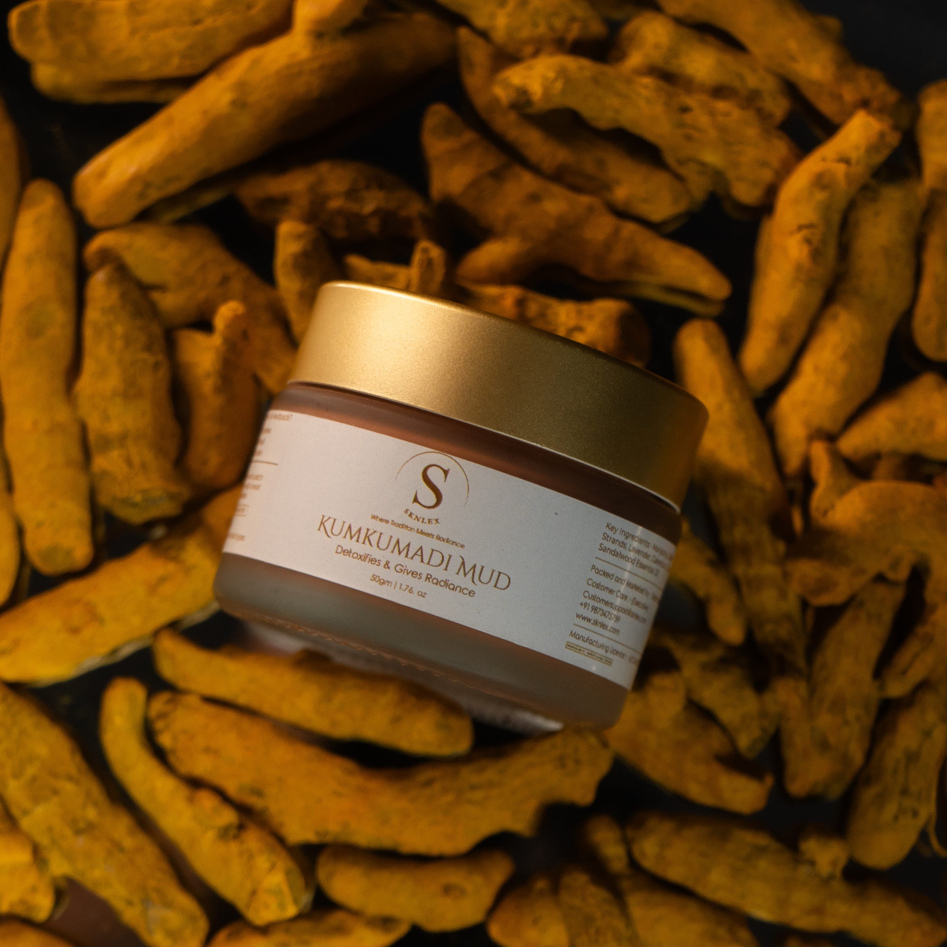 Kumkumadi Mud Pack | Detoxifies & Gives Radiance